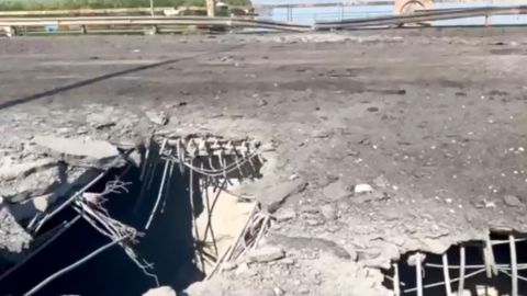 Окупанти намагаються відновити Антонівський міст: що відомо
