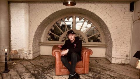 Нарковойны и ночные свидания: Андрей Хлывнюк поделился уникальной историей песни "Вахтерам"