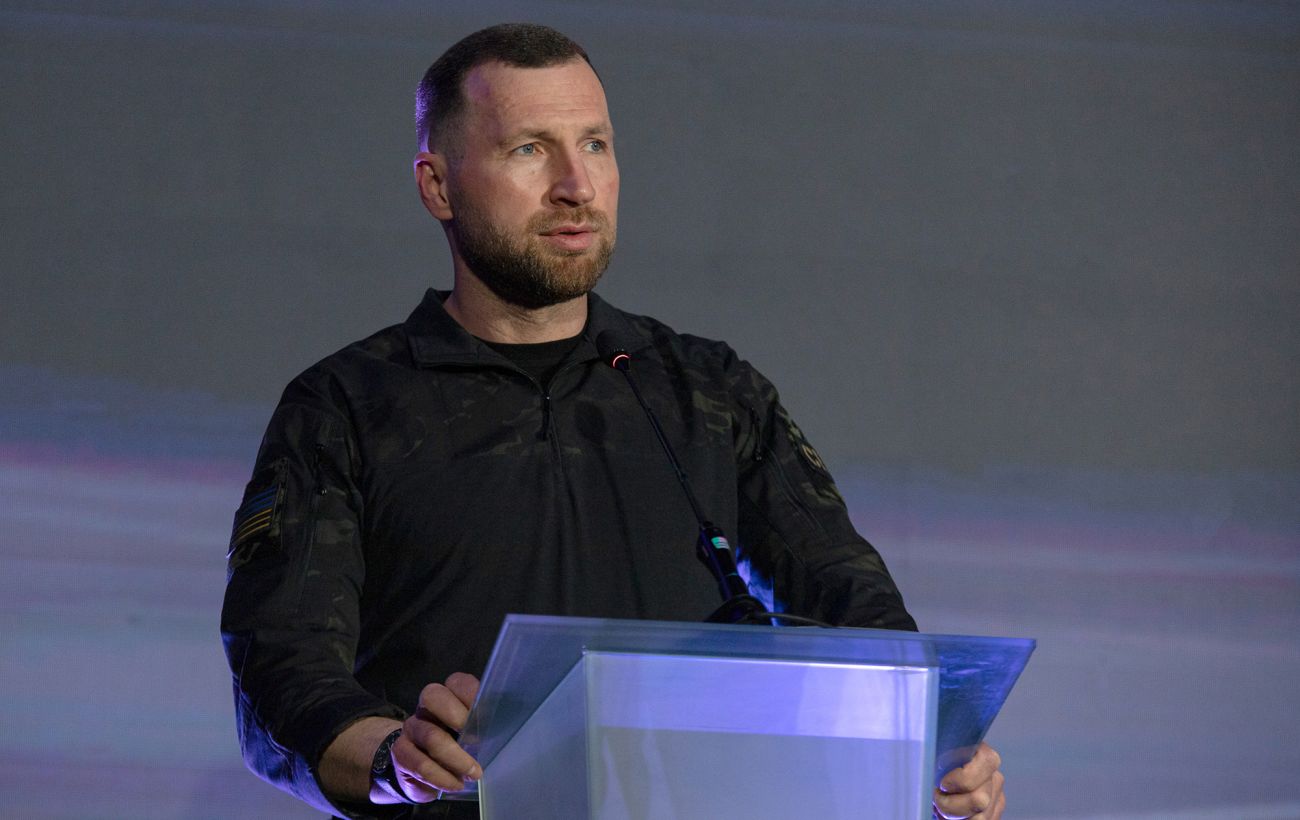 Хмара був звільнений з військової служби, щоб очолити Міноборони