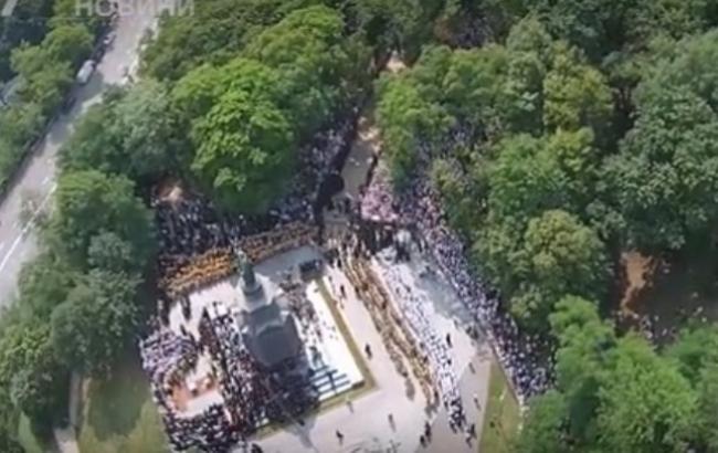 Крестный ход в Киеве: в сети появилось видео с высоты птичьего полета