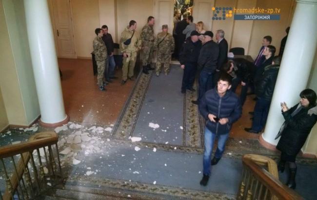 В горсовете Запорожья во время сессии обвалился потолок