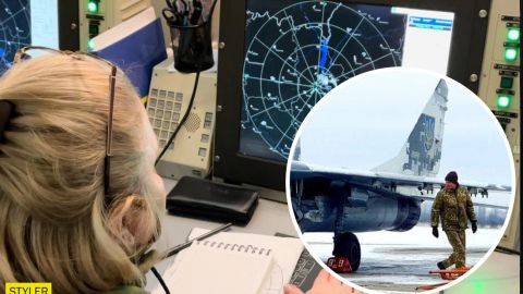 Под Киевом автомобиль столкнулся с самолетом