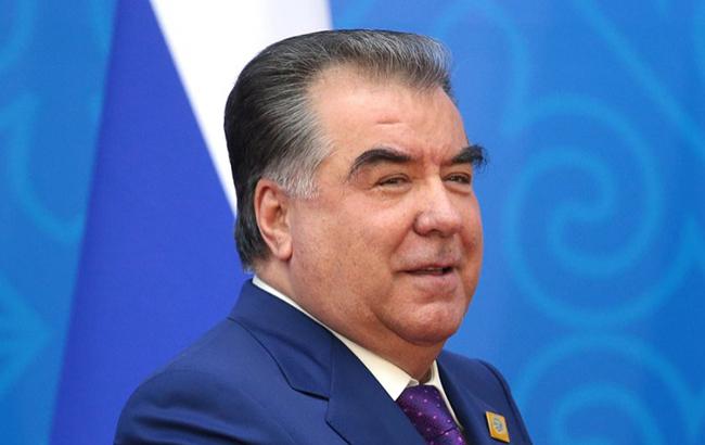 В Таджикистане директор аэропорта погиб из-за травмы, полученной от президентского вертолета