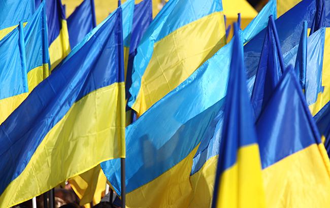 Суд наказал троих поляков, которые надругались над украинским флагом