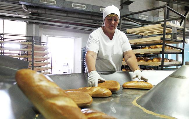 Черги з семи ранку: в Києві з кіосків пропав дешевий соціальний хліб