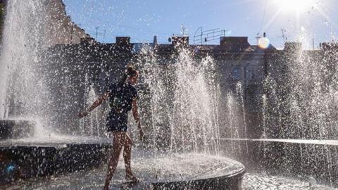 "Осторожно, жара!": в МОЗ рассказали, что делать в случае теплового удара