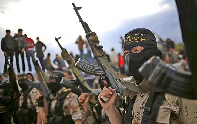 Около двух тысяч боевиков ИГИЛ покинут пригород Дамаска