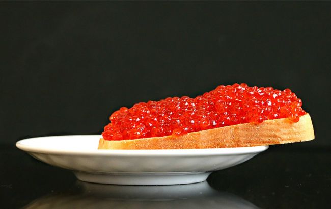 Украинцам рассказали, как выбрать настоящую и качественную красную икру