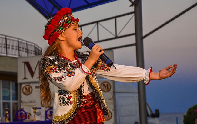 "Україна - це ми!" Діти заспівали українською на болгарському узбережжі