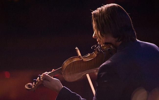 Украинский скрипач-виртуоз совместил величие и красоту природы с музыкой (видео)