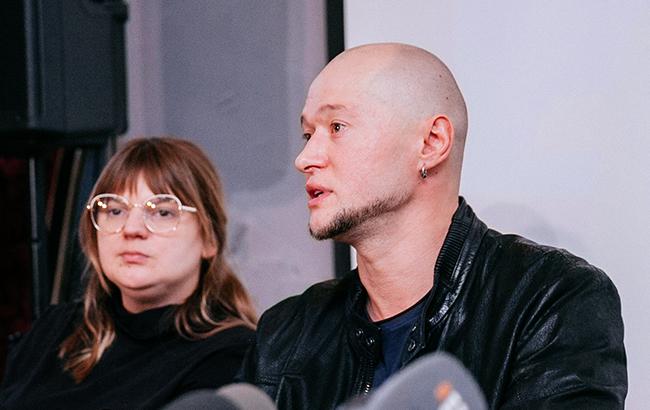 "Burning Doors": Андрей Хлывнюк презентовал акцию к спектаклю о судьбе украинских политзаключенных