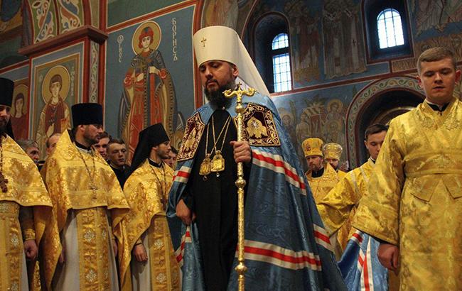 "Це прекрасно": українці про першу літургію митрополита Епіфанія