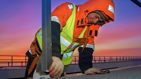 Названы зарплаты строителей Крымского моста: в сети смеются