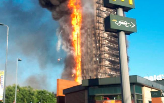 В Милане загорелся многоэтажный жилой дом