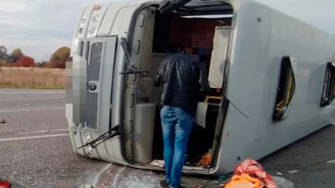 В Киевской области в результате аварии перевернулся пассажирский автобус. Есть пострадавшие
