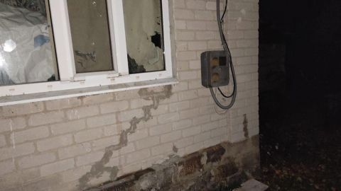 Пошкоджено будинки та лінію електропередач: бойовики обстріляли Трьохізбенку