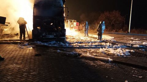 У Харківській області вже 14 годин не можуть загасити пожежу на АЗС