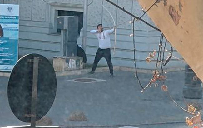 В столице Молдовы неизвестный пытался обстрелять мэрию из лука