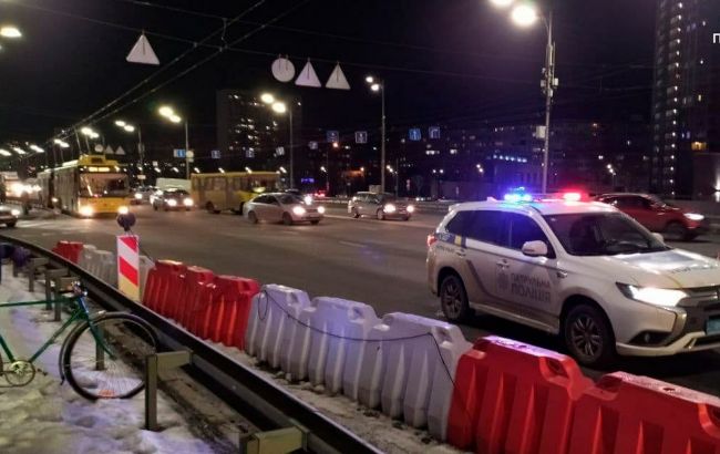 Движение на мосту Патона было восстановлено. Полиция завершила проверку