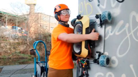 Переміщається по стінах. У Британії створили робота з можливостями "спайдер-мена"