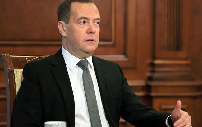 Медведев пригрозил войной французскому министру за экономическую блокаду России