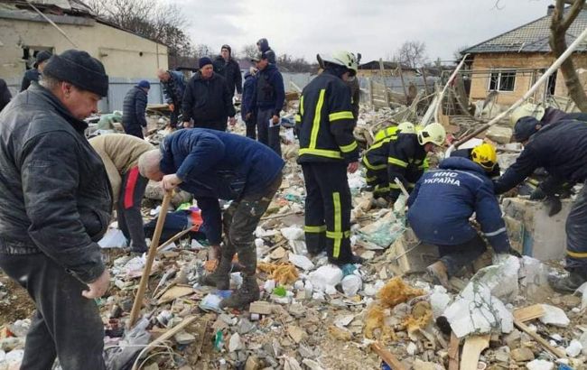 В Киевской области из-за обстрелов оккупантов вспыхнули частные дома: 5 человек погибли
