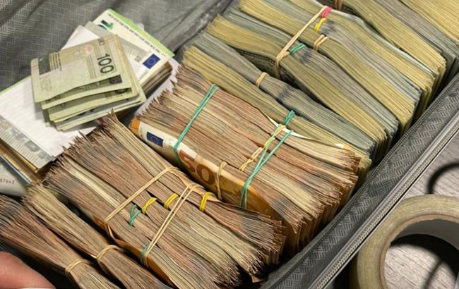 ГБР передало армии миллион долларов, которые были изъяты на границе