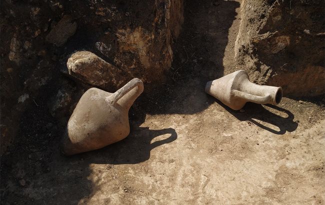 В Одесі бійці тероборони під час обладнання окопів знайшли стародавні амфори
