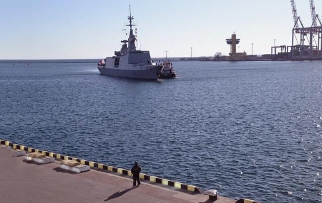 В Одесский порт вошел французский фрегат из фильма о Бонде