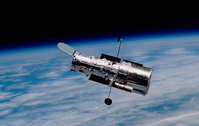 Hubble сфотографировал большое скопление галактик: яркий кадр