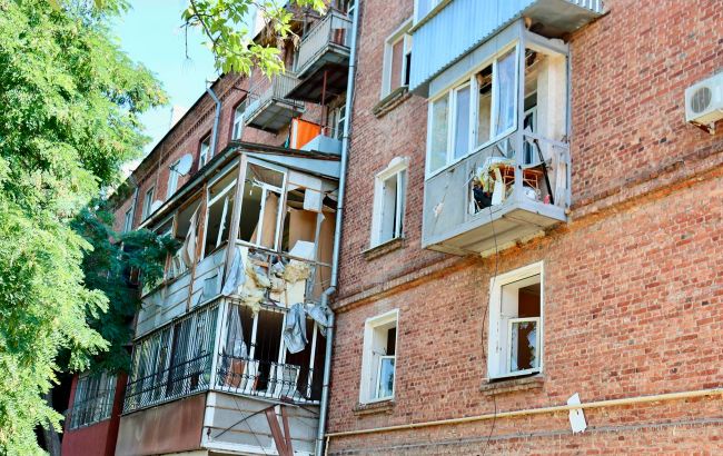 Нічний обстріл Харкова: в ОДА показали кадри руйнувань