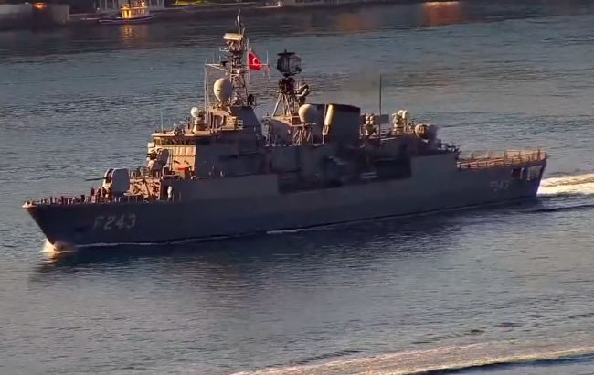 В Чорне море увійшли два фрегати Туреччини. Імовірно контролюватимуть експорт зерна