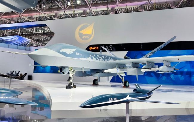 Китай продемонстрував новітній БПЛА, який здатний нести більше 2 тонн ракет