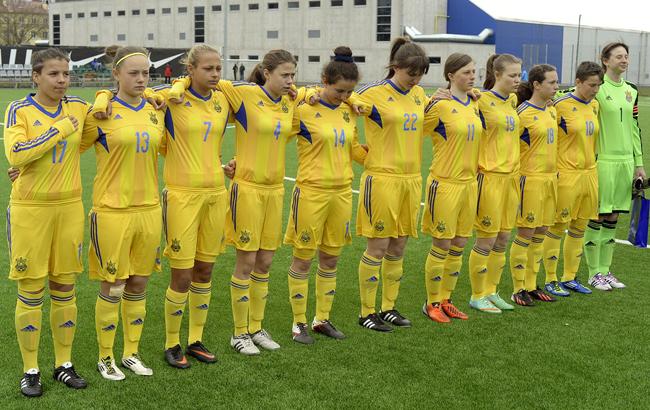 Украинские футболистки эмоционально спели "Червону руту"
