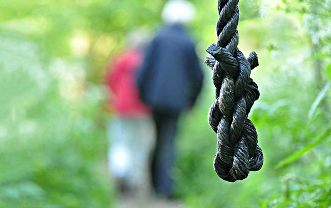 На Харківщині мати знайшла повішеною 16-річну доньку