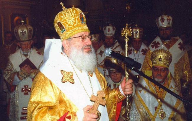 Во Львове тысячи людей пришли в церковь св. Юра, чтобы простится с Любомиром Гузаром