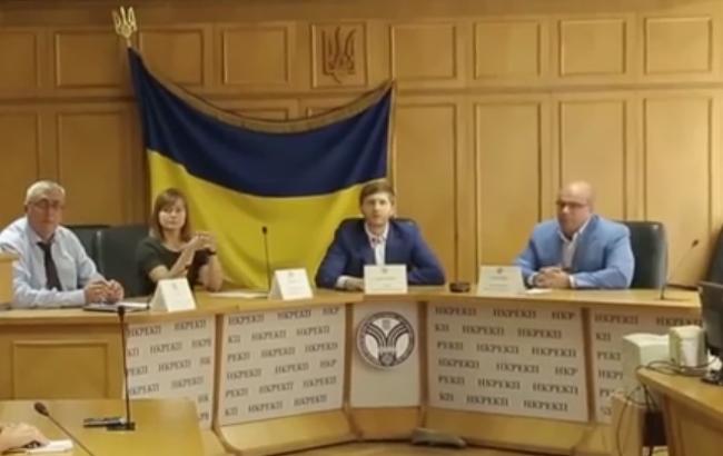 Профспілкові активісти запустили у Вовка черевиком з вимогою закрити засідання НКРЕКП (відео)