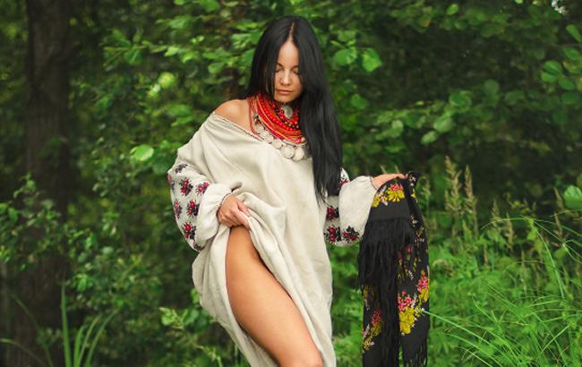 Гармонія і простота: 15 фото, які розкривають справжню красу українок (18+)