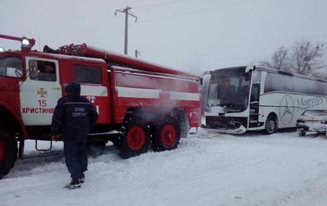 Снігопад в Україні у вражаючих фото і відео з мережі