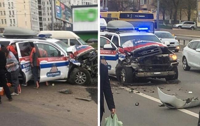 Серйозна аварія в Києві: зіткнулися "швидка" і маршрутка (фото)