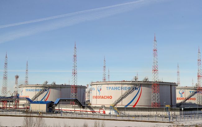 ЕС ужесточит санкции против российских нефтяных компаний, но не запретит импорт, - Reuters