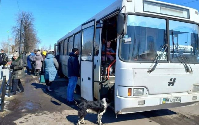 З Луганської області сьогодні евакуювали близько 700 осіб, серед них поранені