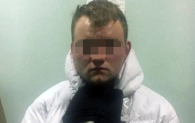 У київському метро затримали чоловіка з гранатою та боєприпасами
