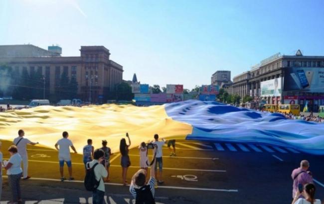 В Днепре развернули самый большой украинский флаг