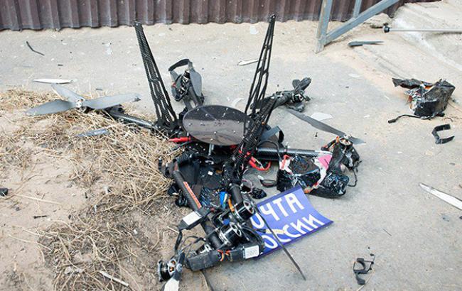 Врезался в дом и упал на прохожих: первый дрон "Почты России" потерпел полное фиаско (видео)