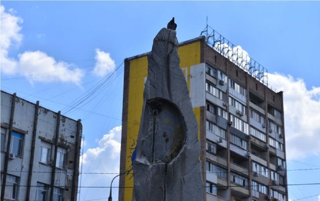 В Запорожье демонтировали часть памятника Пушкина