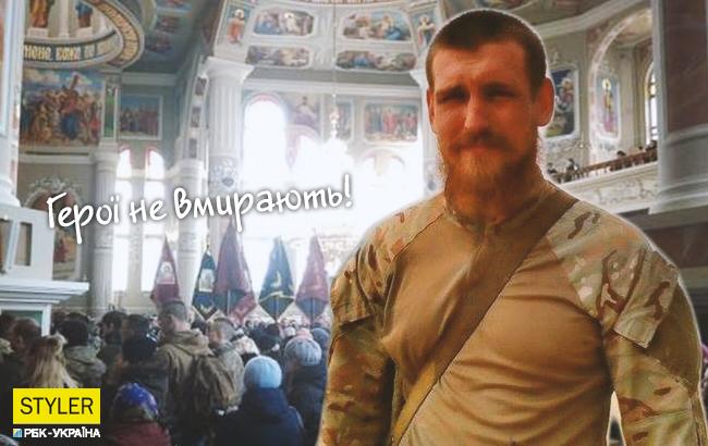 "Земля тобі пухом, синочку": легендарного снайпера провели в последний путь (видео)