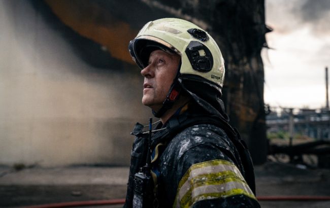 Комбинированный удар по Кременчугу: в ГСЧС показали фото последствий обстрела