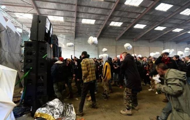 Во Франции уже сутки длится вечеринка на 2500 человек. Полиция разогнать не смогла