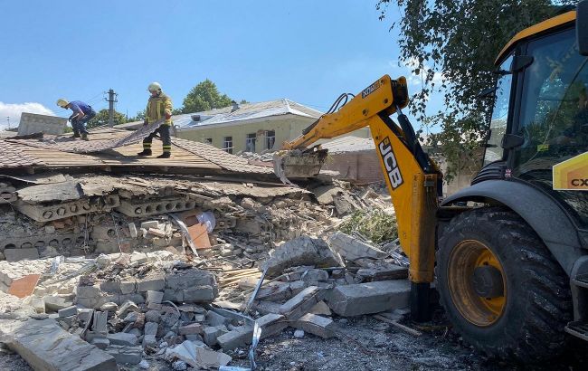 Число жертв обстрела Бахмута возросло, спасательные работы продолжаются